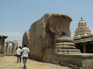 Close-up of the monolithic Nagalinga (Serpent Mage) carving