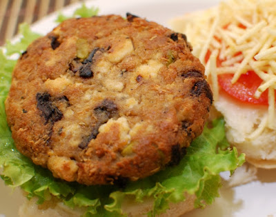 Hambúrguer de Tofu com Funghi Hambúrguer de Tofu com Funghi (vegana)