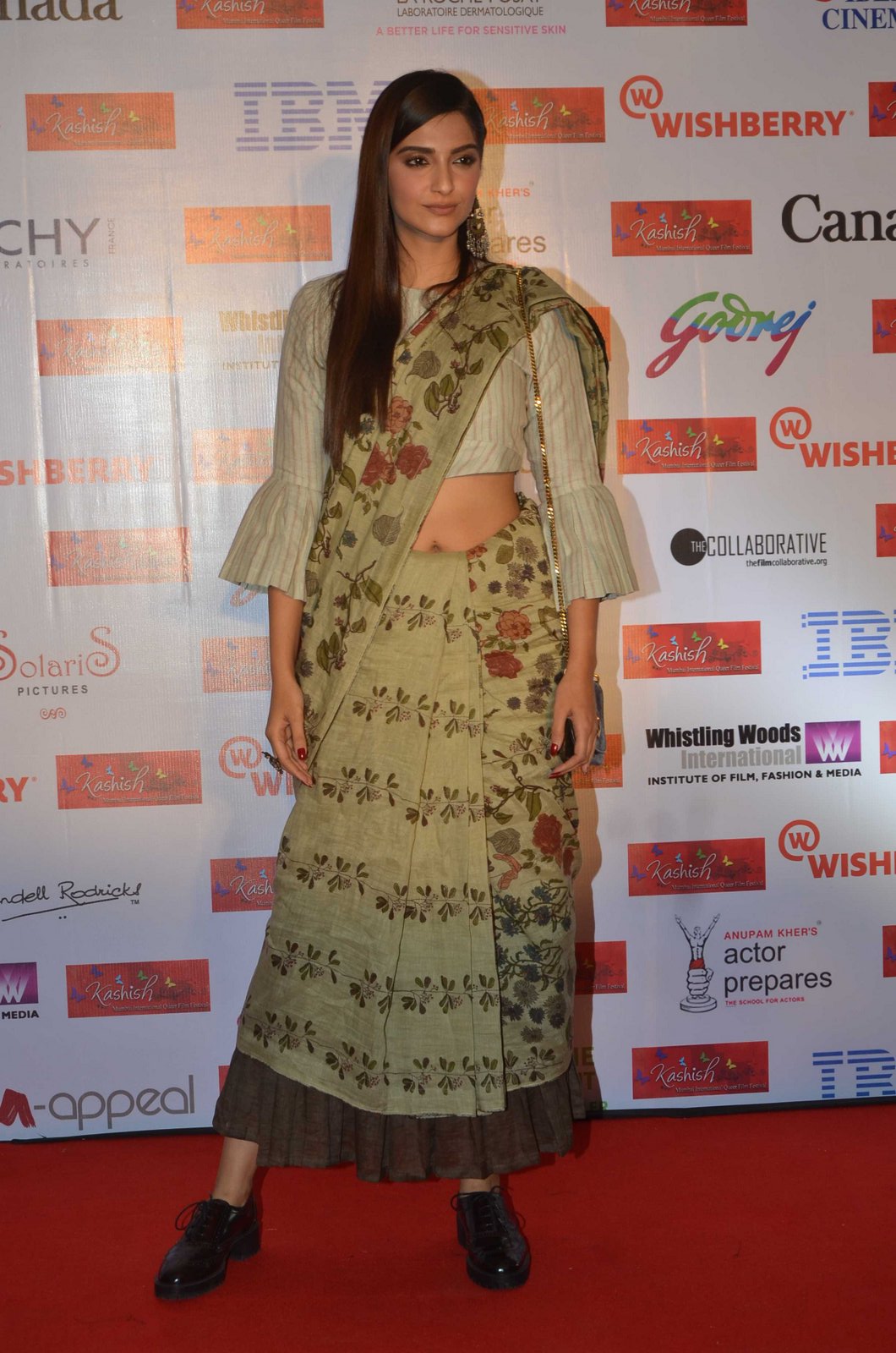 Sonam Kapoor Looked Gorgeous in Sraee At The Inauguration of 7th Kashish Mumbai International Queer Film Festival 2016