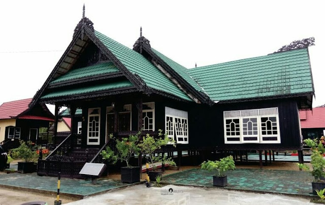 traditional houses in indonesia