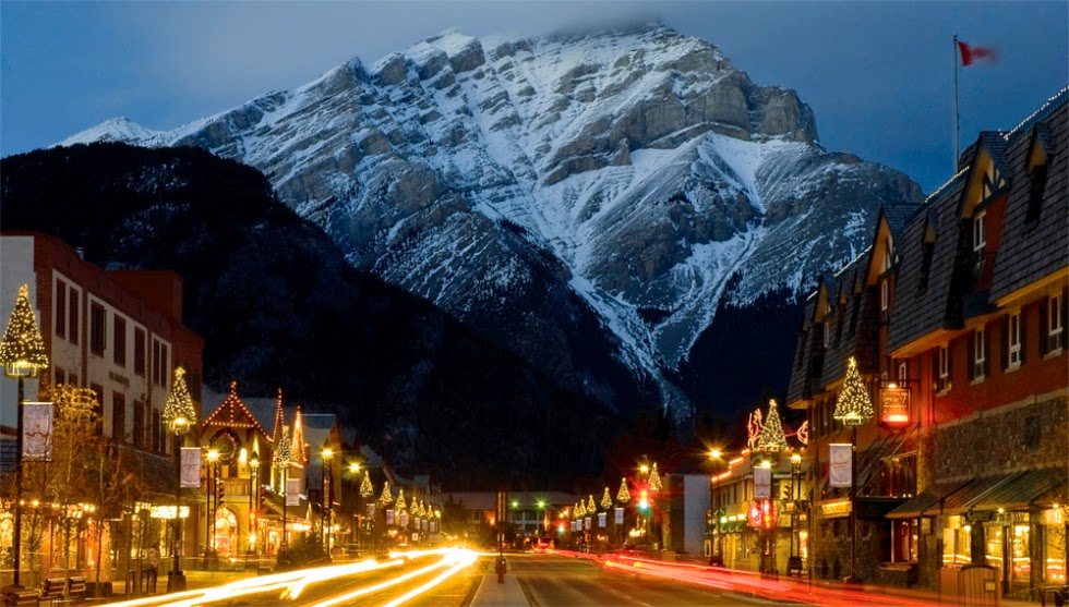Banff Avenue – the Heart of the Beautiful Town in Canada Banff Avenue – the Heart of the Beautiful Town in Canada