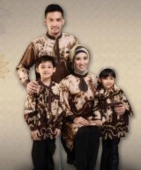 Baju Lebaran Keluarga Dengan Setelan Celana Yang Keren