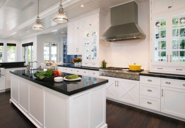 kitchen backsplash with white cabinets pictures