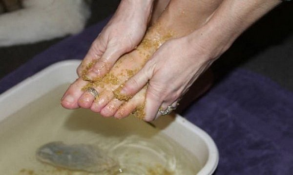 Rub Your Feet With This And Say Goodbye To Varicose Veins, Corns And Cracked Heels In Just 10 Days