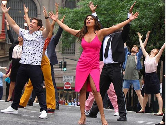 Priyanka Chopra And Nick Jonas Dance At new York Streets Photos 8