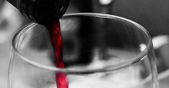 Арт вино на рабочий стол. Vinous. Розовое вино в бокале. Бокалы с вином gif. Вино и цветы.