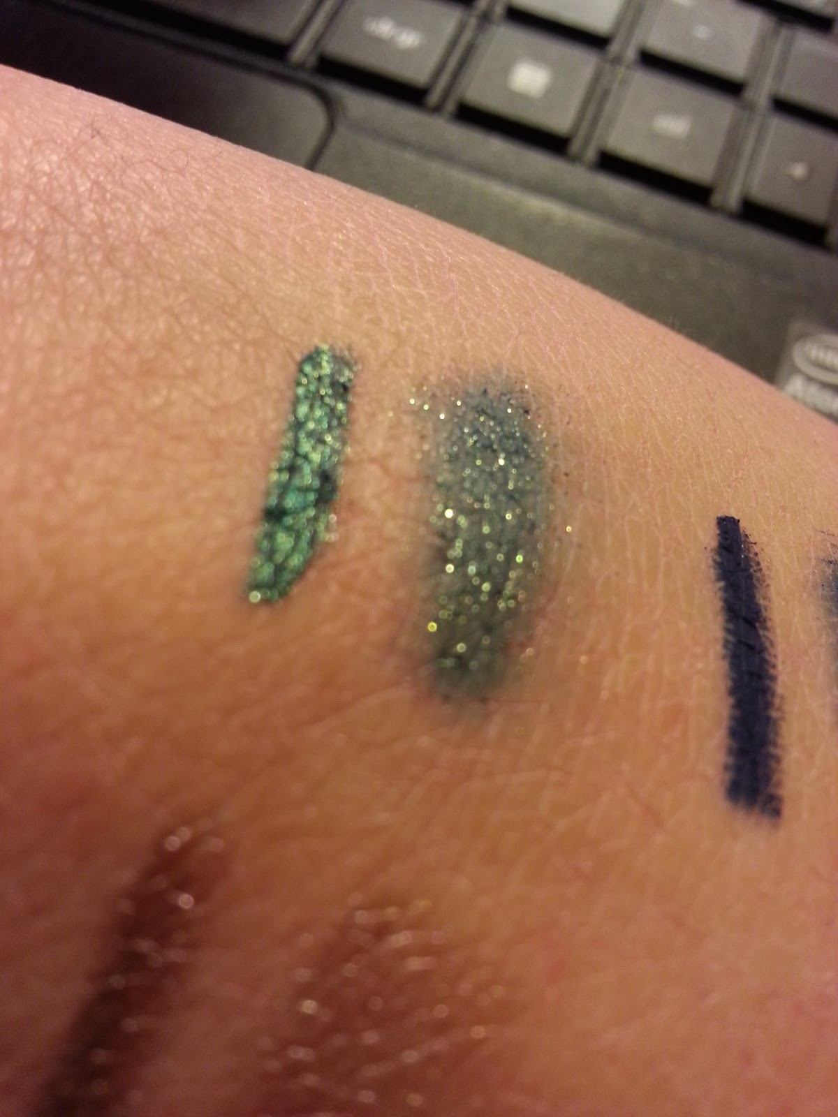 Rita’s life ZOEVA GRAPHIC EYES+ SWATCHES and REVIEW & CAT EYE PEN