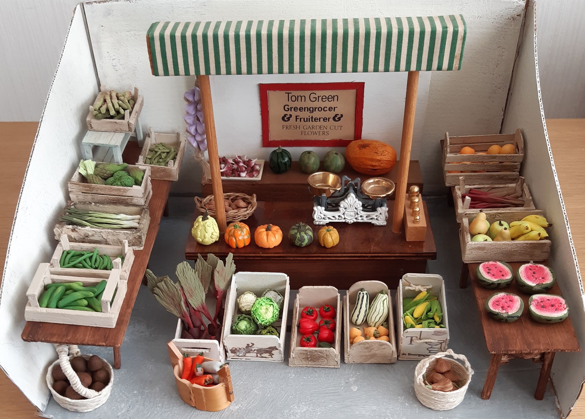 Dollhouse escapes Fruit and vegetable market stall, finished