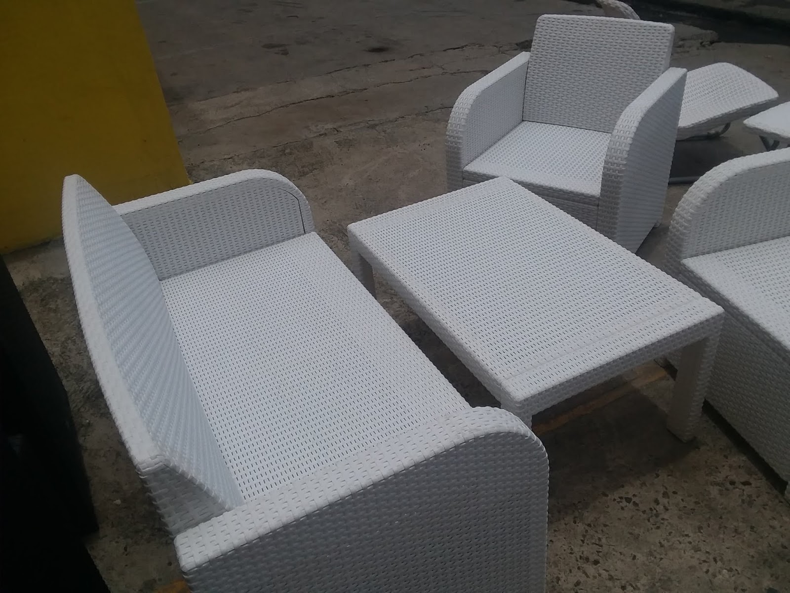 JERU MUEBLES 829-477-2980: MUEBLES EXTERIOR PLASTICOS