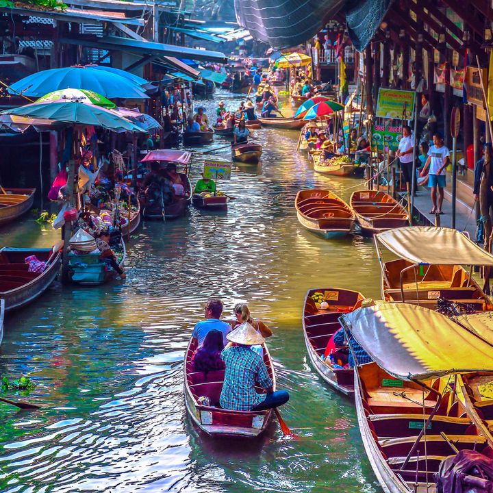 Каналы бангкока. Бангкок Паттайя 8k. Бангкок клонги. Плавучий рынок Пхукет. Плавучий рынок в Паттайе.