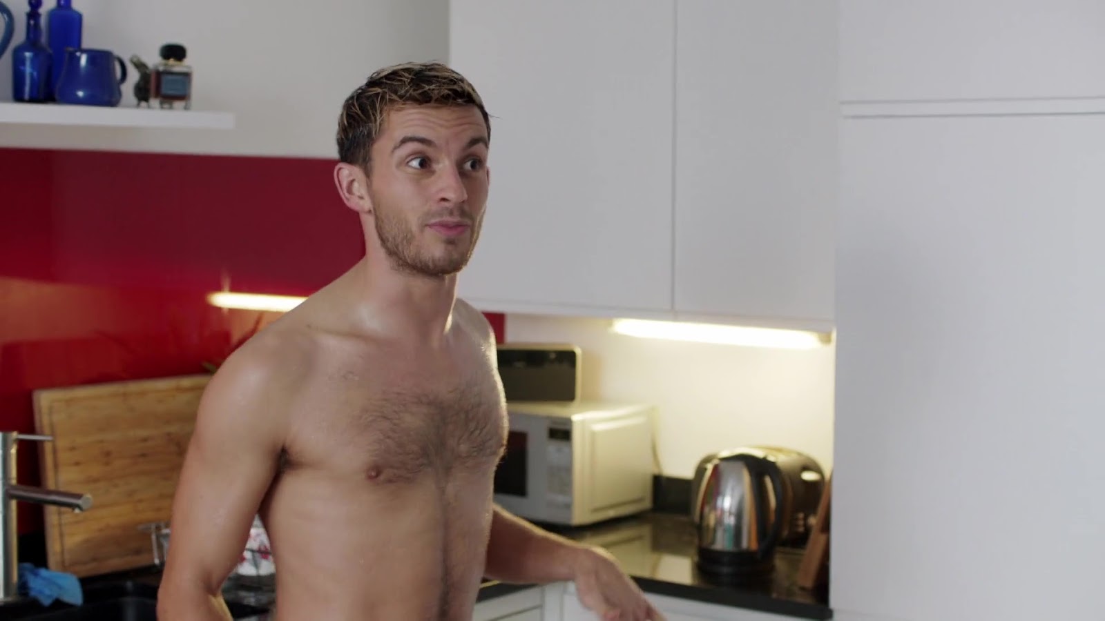 Jonathan Bailey in just a towel on 'Crashing' -S01E04.