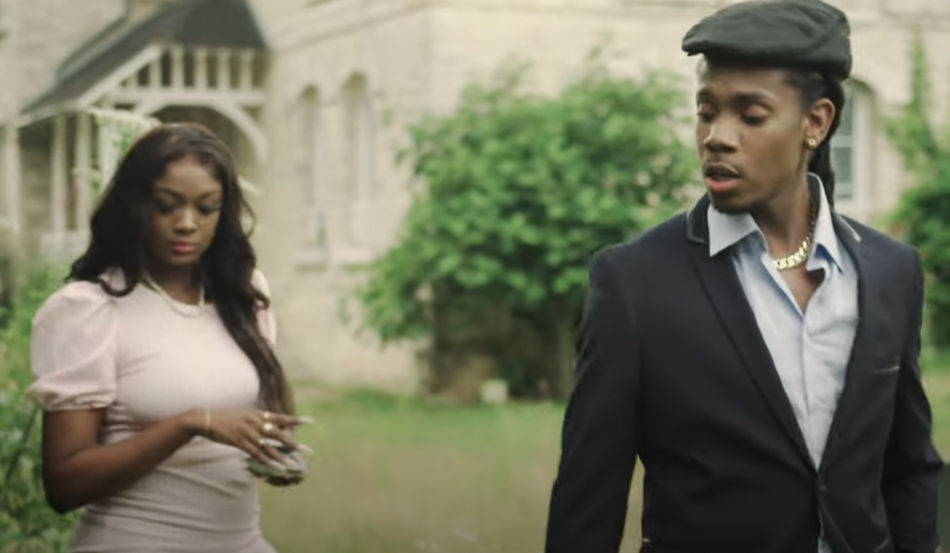 Photo de Kevni et Goldn.B extraite du clip Apprends Moi Photo de Kevni et Goldn.B extraite du clip Apprends Moi