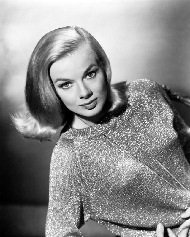 Glamorous Photos of Leslie Parrish in the 1950s and '60s.