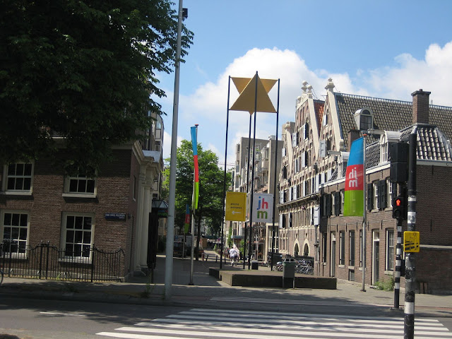 http://www.cityscouter.com/travelguides/amsterdam/Joods-Historisch-Museum.html