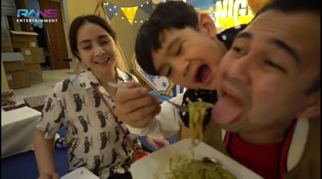 raffi dan rafathar rebutan makan mi lemonilo