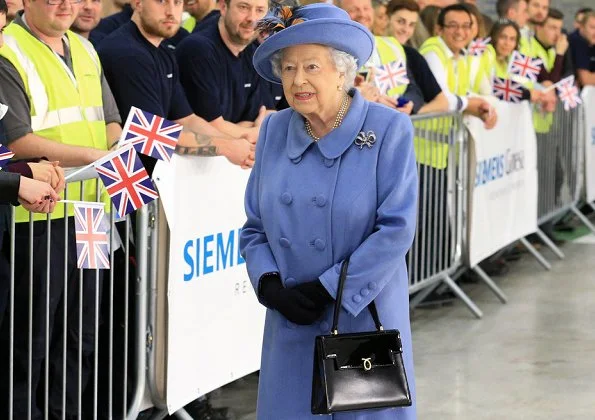Queen Elizabeth style, fashion. Kingston upon Hull was announced the winner of UK City of Culture 2017 in 2013.