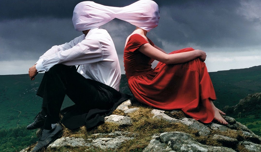 Funeral For a Friend Casually Dressed & Deep in Conversation (2003