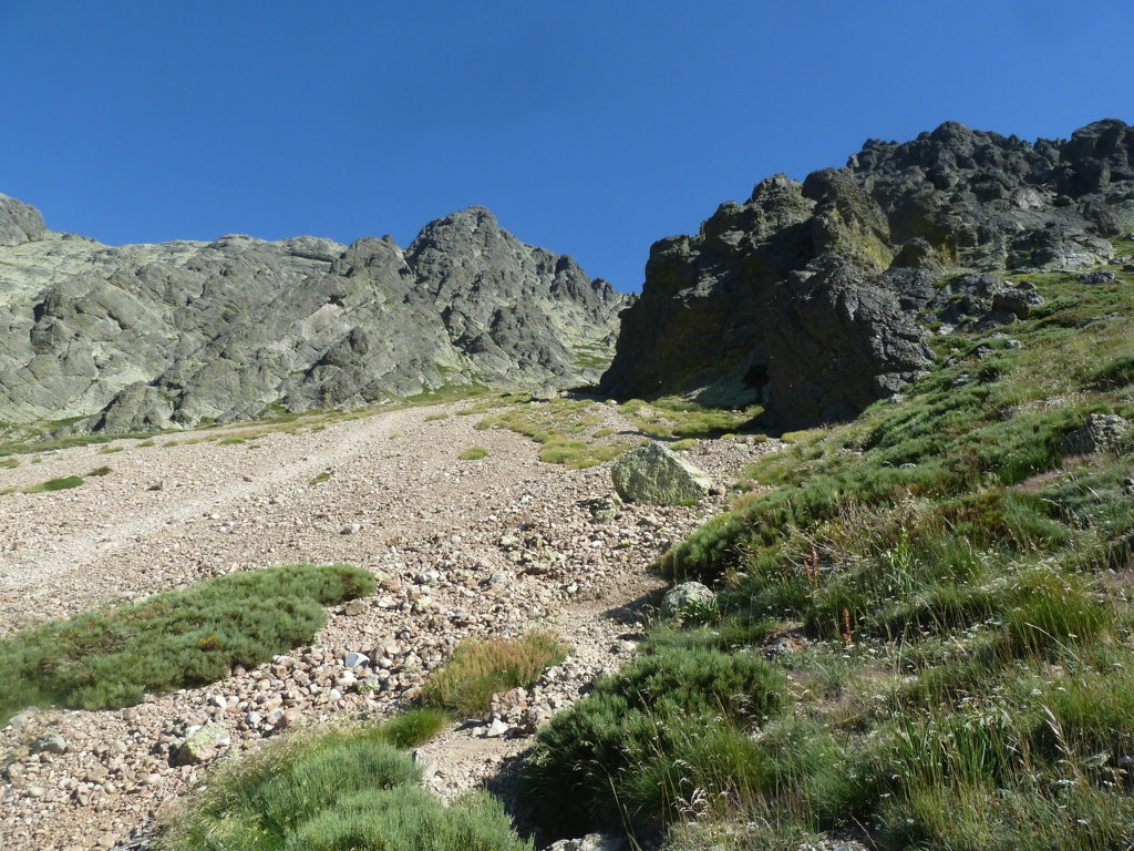 CURAVACAS, 2.524m (La montaña verdinegra) P1210905%2B%2528FILEminimizer%2529