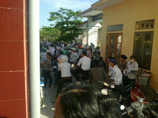 Bảo vệ trường THPT Thịnh Long - Nam Định "giam" phụ huynh