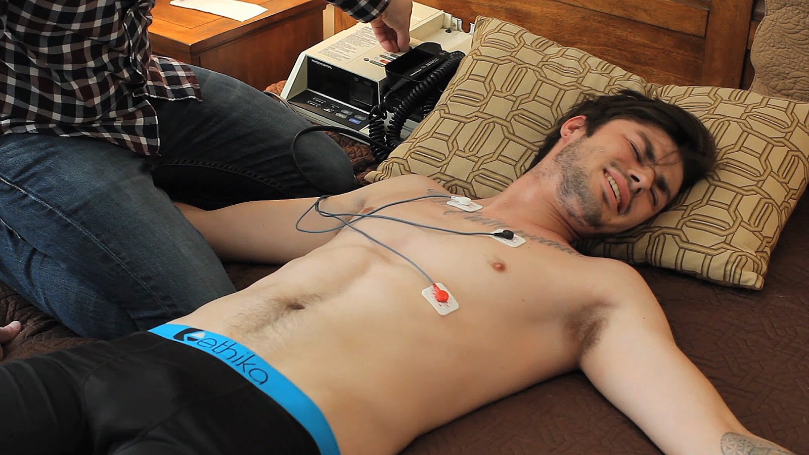 озеро гёйча. гейча севан республика. озеро гейча. лгбт качки на пляже. Chad_driver_tylersroom.