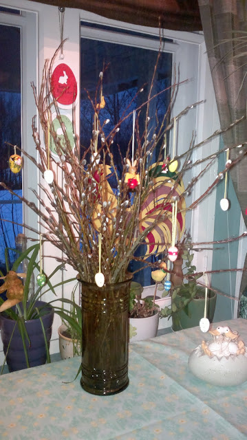 pajunkissa-asetelma pääsiäinen