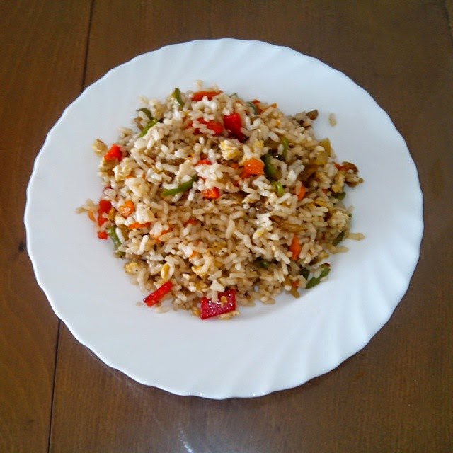 Imagen de arroz con verduras y huevo