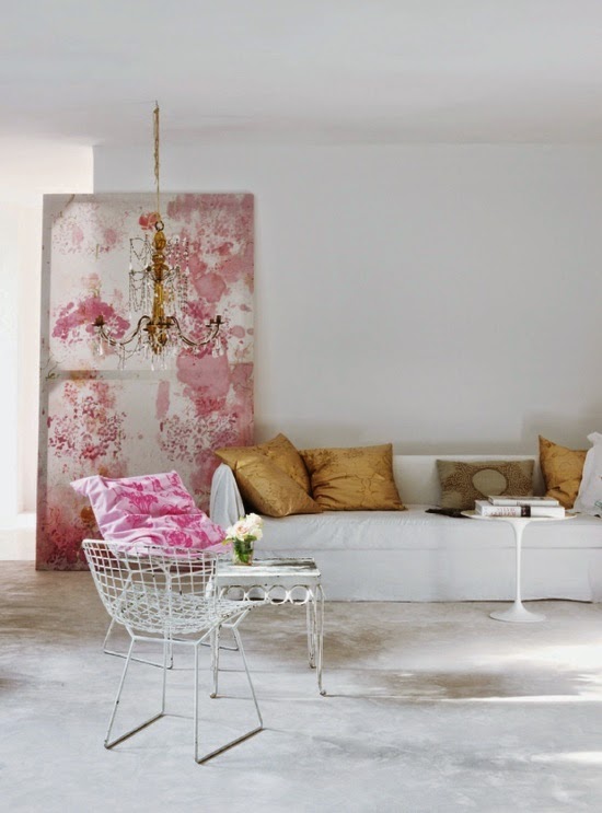 How to Decorate Living Room in a Feminine Way ?