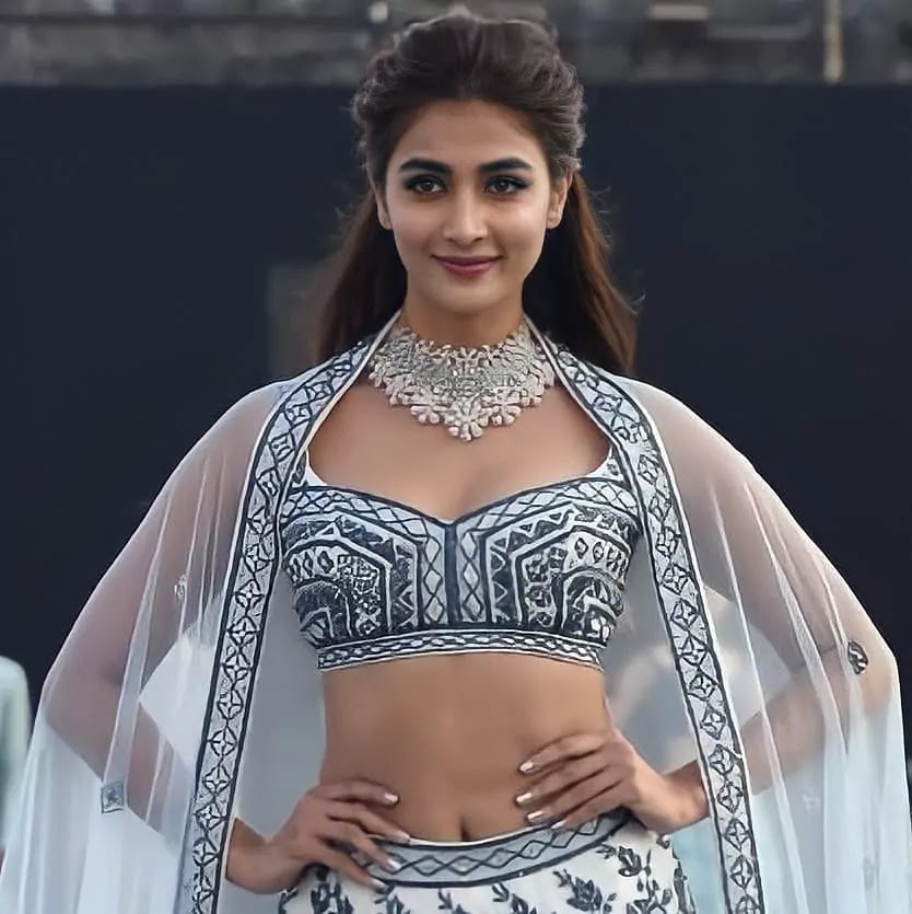 pooja-hegde-gorgeous-lehenga-at-lakme-fashion-week pooja-hegde-gorgeous-lehenga-at-lakme-fashion-week