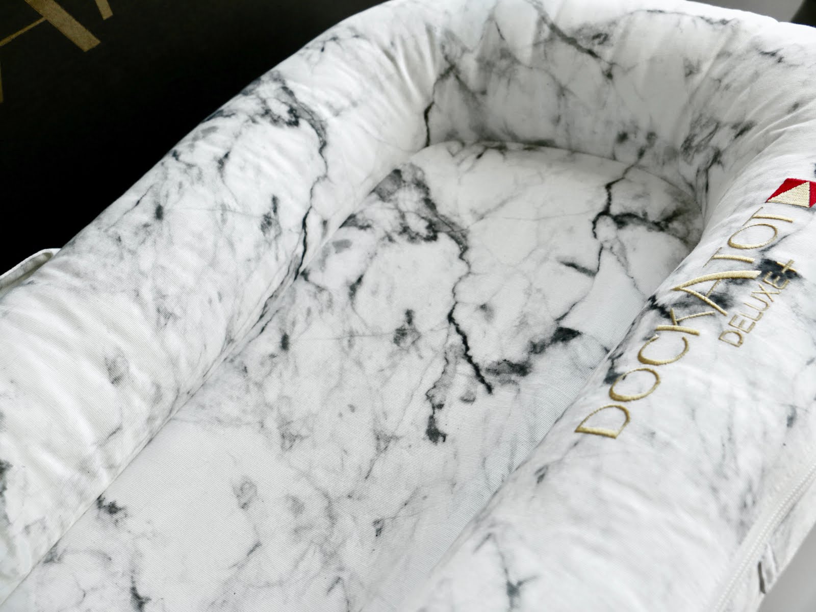 Dockatot-Deluxe-Dock-Carrara-Marble-Vivi-Brizuela