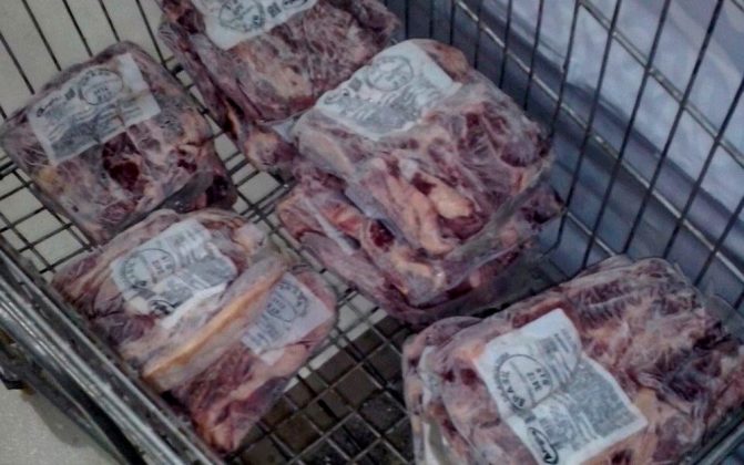 Comerciantes são presos por vender carne bovina roubada no norte da Bahia Comerciantes são presos por vender carne bovina roubada no norte da Bahia