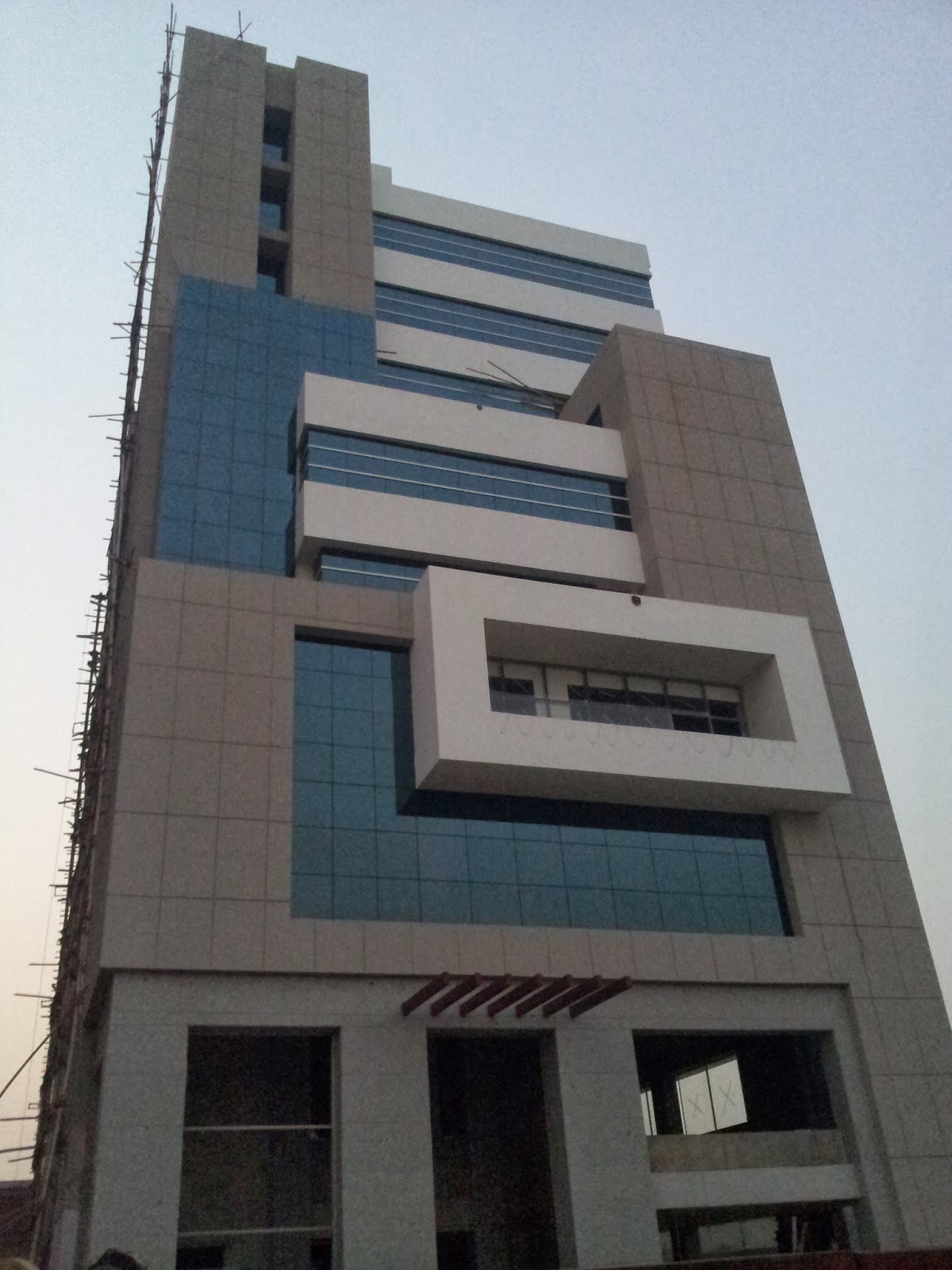 Images an IT Building in Noida Leading Corporate Builders in NCR