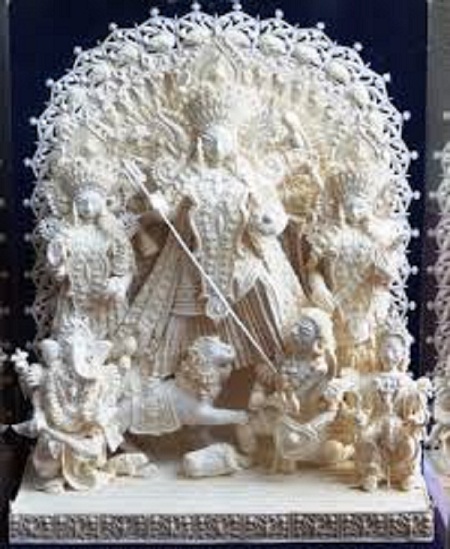 শোলার চাষ কম, তাই ডাকের সাজের যোগান দিতে হিমসিম খাচ্ছেন বর্ধমানের বনকাপাসির শোলা শিল্পীরা