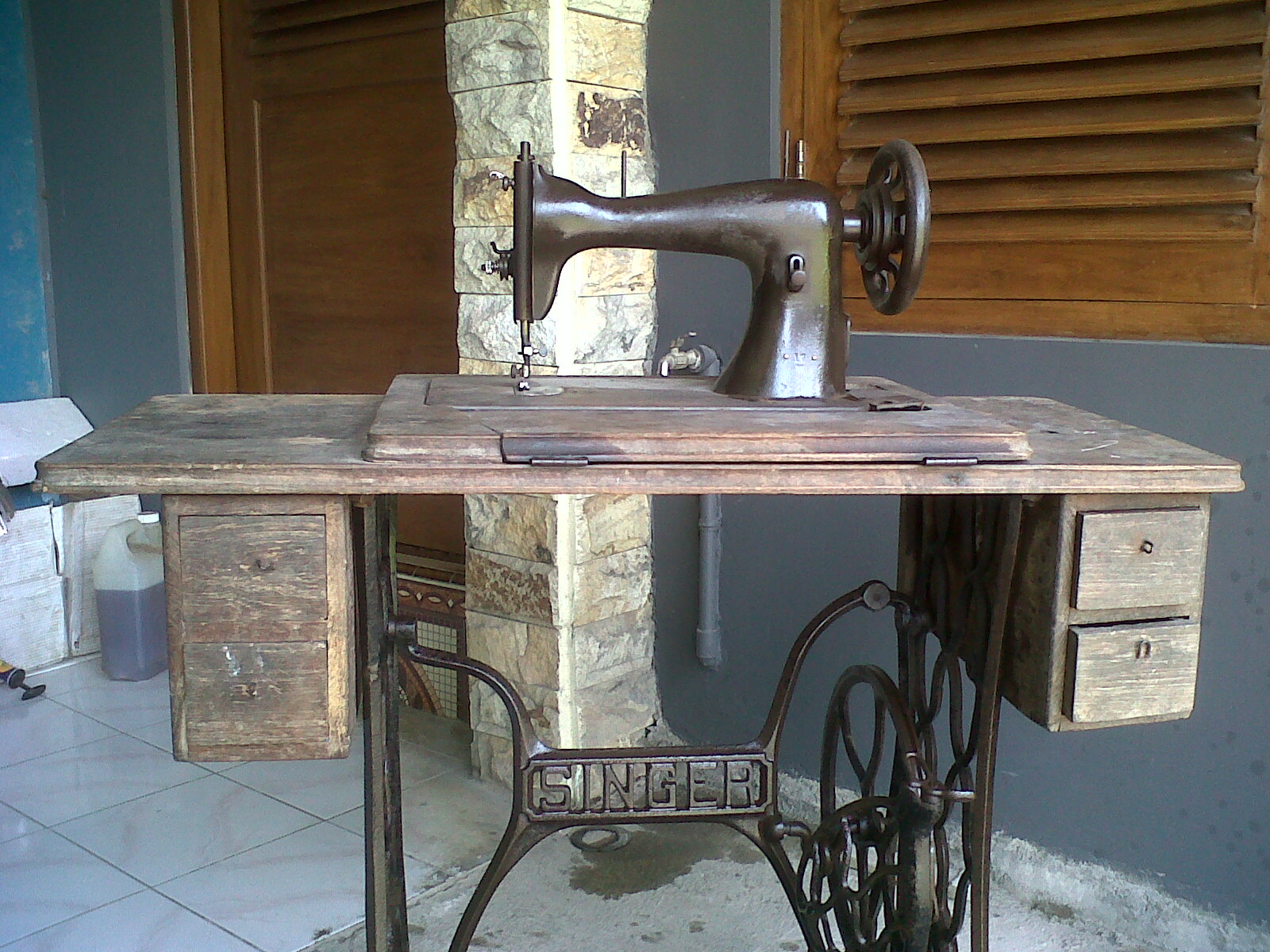 BOBO ART AND CURIOS Mesin jahit antik merk &quot; SINGER