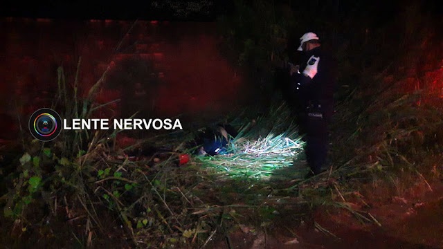 Motociclista morre ao bater em muro na zona leste da capital