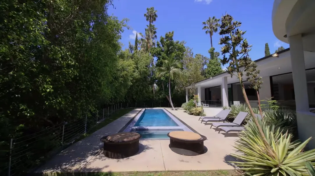 26 Interior Design Photos vs. 900 N Hillcrest Rd, Beverly Hills, CA Luxury Home Tour