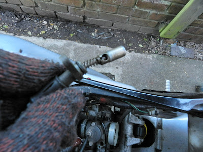 Aprilia RS 125 removing the carb inlet manifold and reeds and checking piston