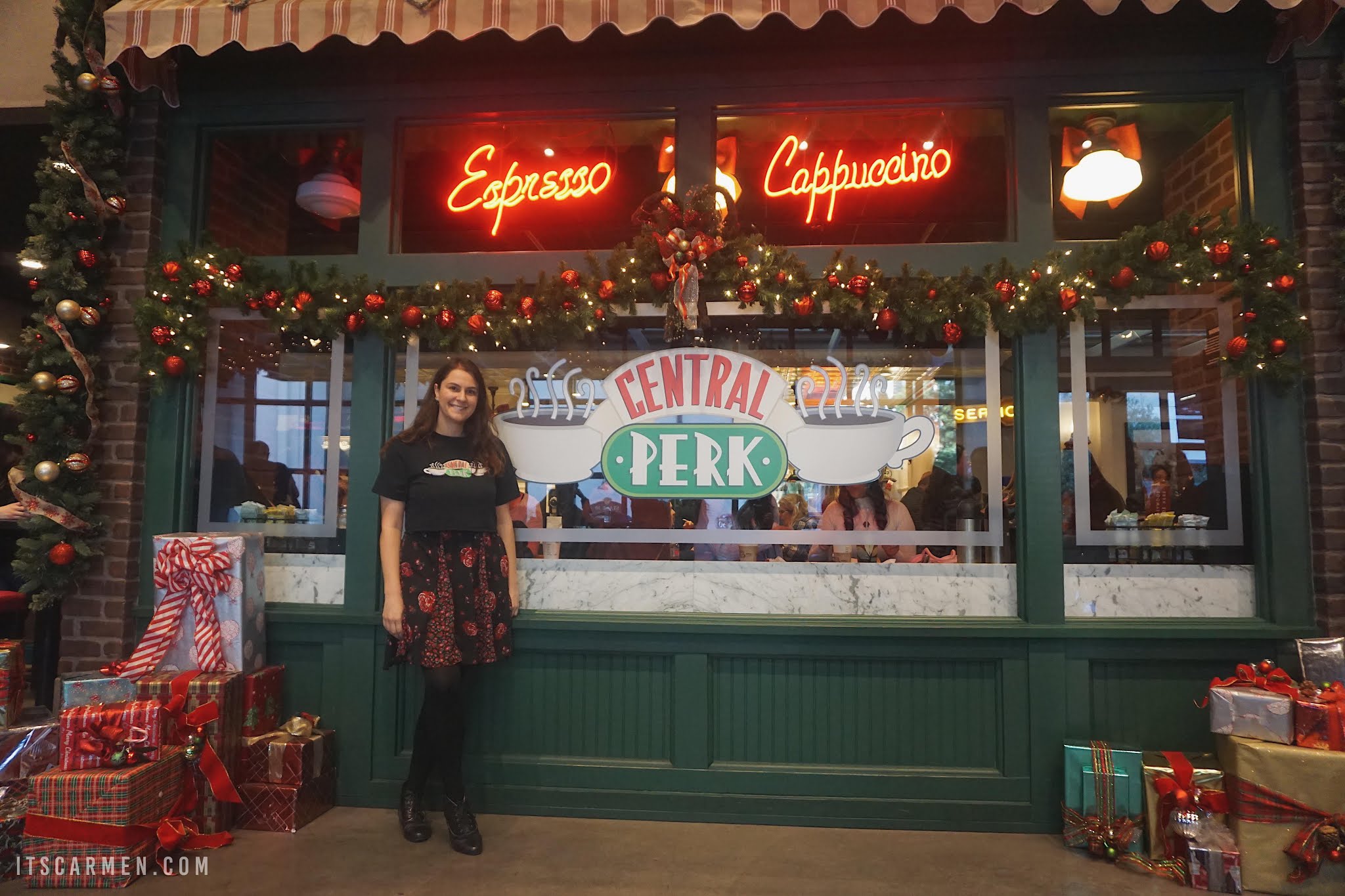 This Cafe Beneath the 'Friends' Apartment Is the Real-Life Central Perk