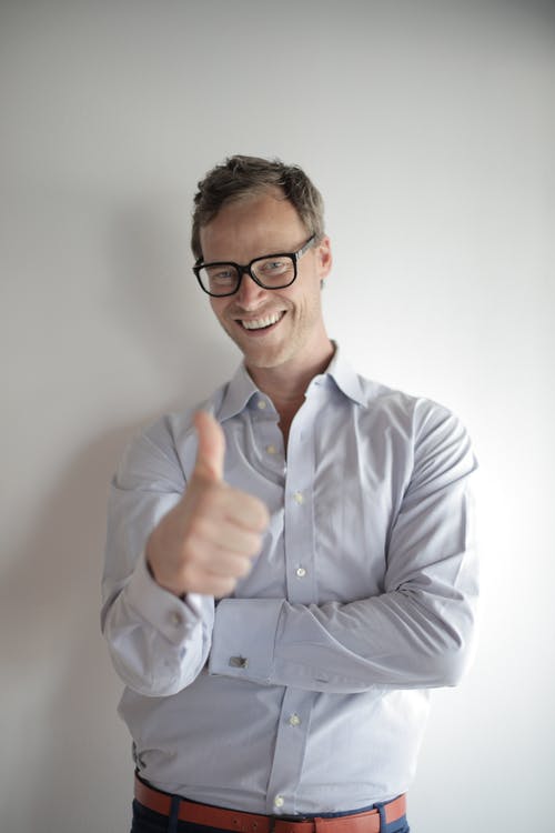 thumps up compliments-are-important-relationships