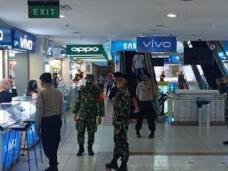 Polres Pelabuhan Bersama TNI Edukasi Warga di MTC Soal Protokol Kesehatan 