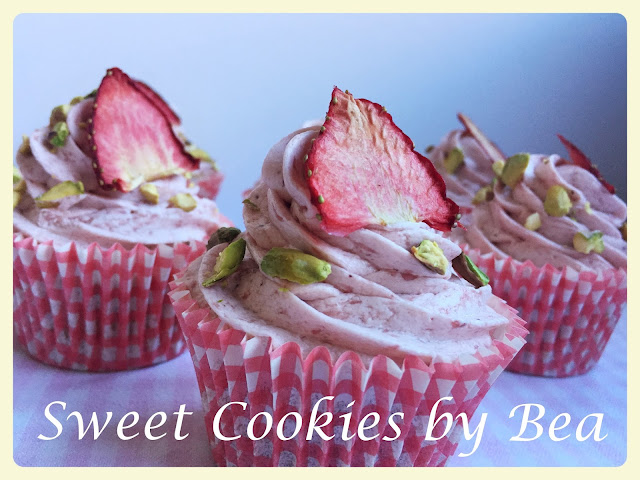 Cupcakes de fresas y pistachos