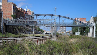 Fuente: De Fran F G - Trabajo propio, CC BY-SA 3.0, https://commons.wikimedia.org/w/index.php?curid=26343507 El puente de La Torrassa, del Metro o "de'n Jordà"