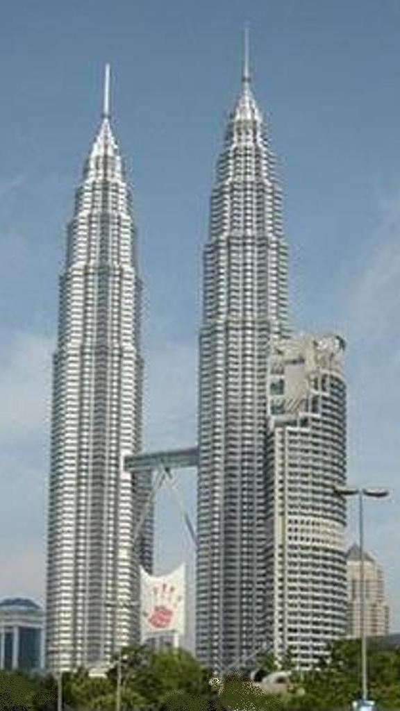 Ewaduz Shu-Yasha: Menara Kembar Petronas