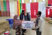 Bupati Aceh Selatan menyerahkan bantuan Mesin  Peralatan dan modal usaha Secara simbolis  