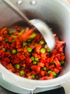 gajar-mutter-ki-sabzi-recipe-step-2(5,3)