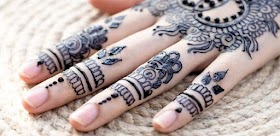 Henna, Bagaimana Hukumnya dalam Islam?