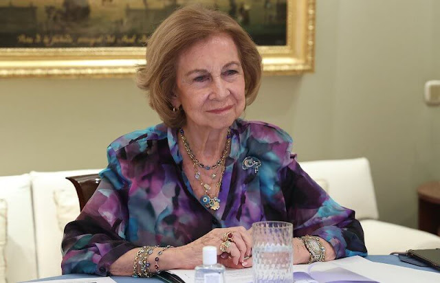 Annual meeting of the Board of Directors of the Queen Sofía Spanish Institute. floral print blouse, gold necklace and bracelet