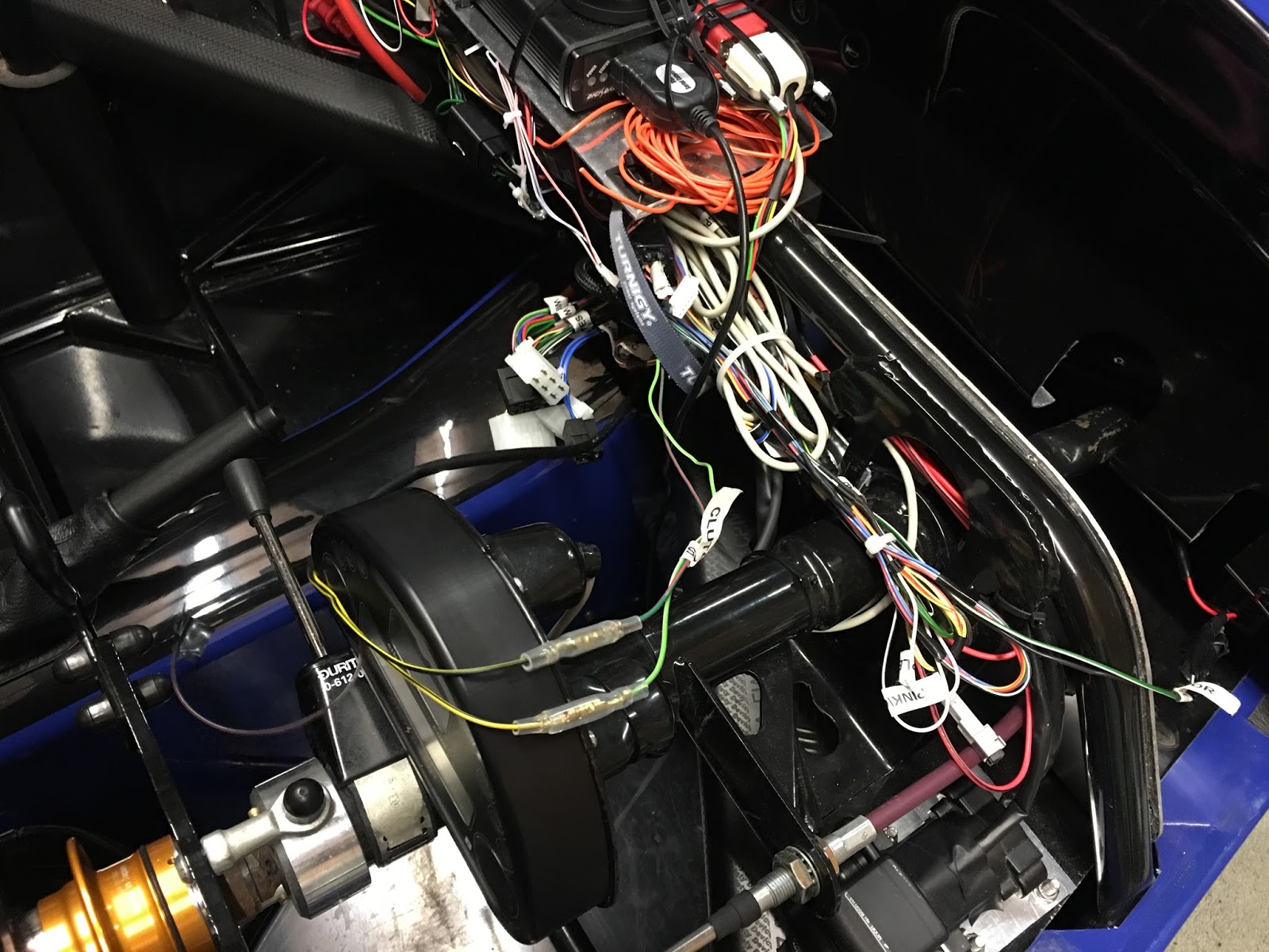 Knobby MNR Vortx CBR1000RR Blade Build... Quick Shifter Wiring