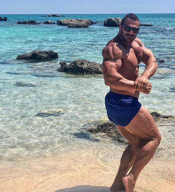 Muscle Lover: Greek Super-Heavyweight bodybuilder Kostas Agallopoulos