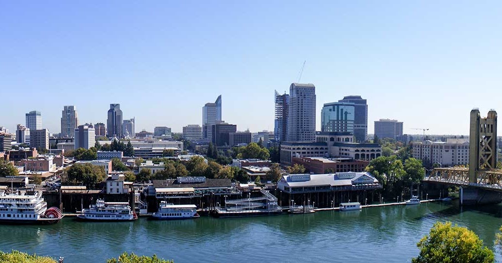 который час в сакраменто