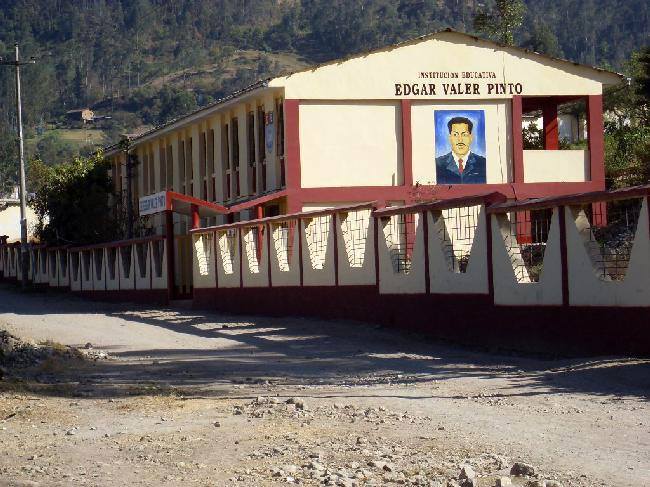 Colegio EDGAR VALER PINTO - Tamburco